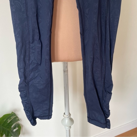 Lululemon Speed Tight Luxtreme Paisley Emboss Inkwell Mid Rise Leggings EUC Sz 6 - Picture 8 of 12